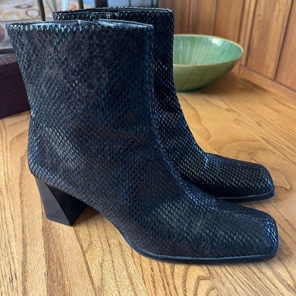 Naturalizer Boots Women’s 9 Snake Skin Print Chunky Heel Ankle Leather - Picture 7 of 11